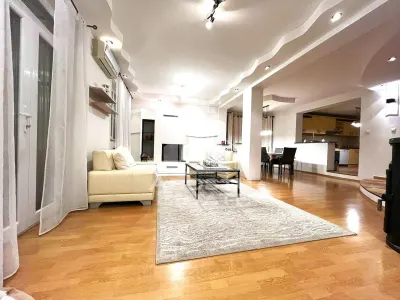 Casa individuala cu 6 camere, 3 bai, garaj, teren 500 mp si 2 fronturi - foto 4