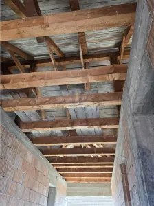 Casa parter si etaj la rosu ,Recas - foto 4