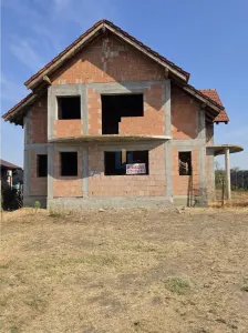 Casa parter si etaj la rosu ,Recas - foto 6