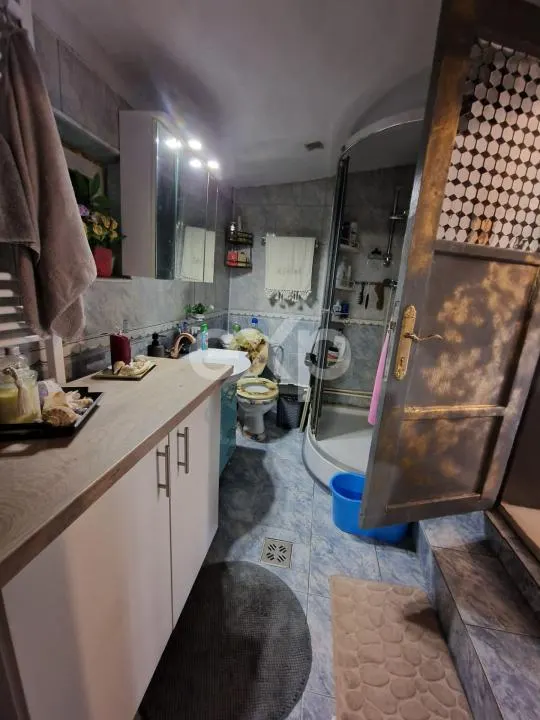 Casă de vânzare în Mircea Vodă + teren 1600 mp - foto 6