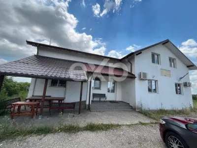 Casă P+M cu birouri amenajate și teren 5.423 mp pentru firmă și locuit acces A1 - Ionesti