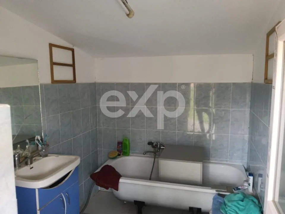 Casă tradițională cu 2029 MP, livadă, puț propriu - foto 8