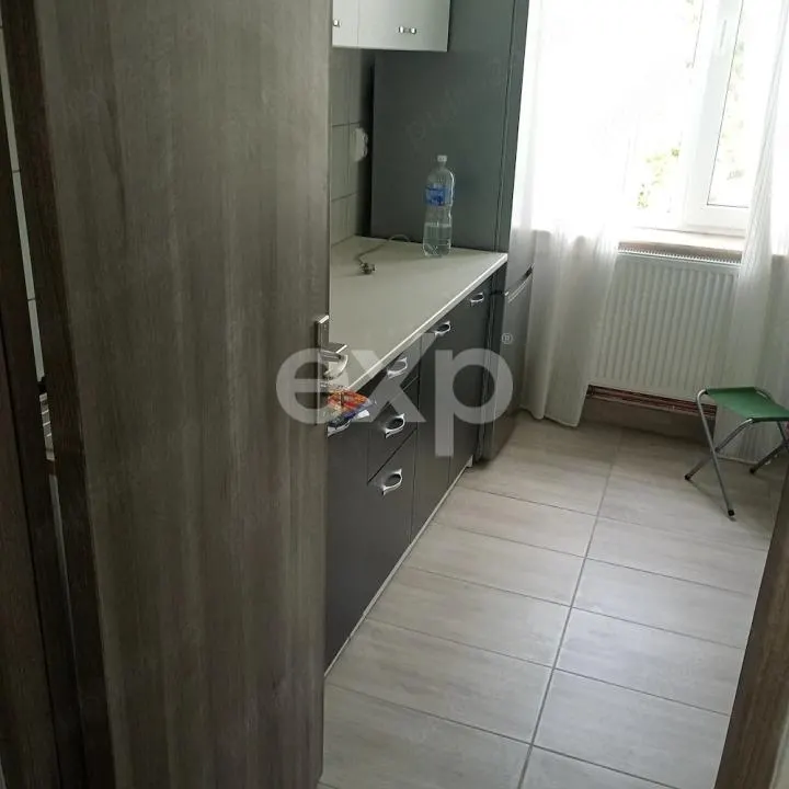 Vânzare apartament 2 camere  Central - foto 4