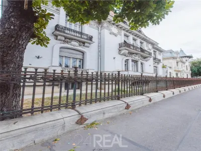 Inchiriere vila interbelica in zona stradala, ultracentrala - foto 8