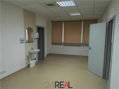 Vanzare cladire pe etaje - pretabil clinica, spital - foto 11