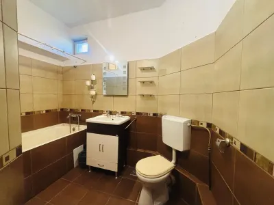 Apartament 3 camere de vanzare cu garaj - foto 4