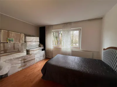 Apartament cu  4 camere si garaj zona centrala - foto 2