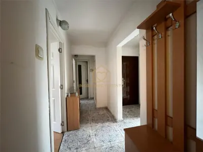 Apartament cu  4 camere si garaj zona centrala - foto 4