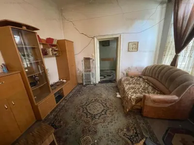 Casa caramida 85mp Centru , 178mp teren cu 14m la strada, gaze canalizare apa - foto 2