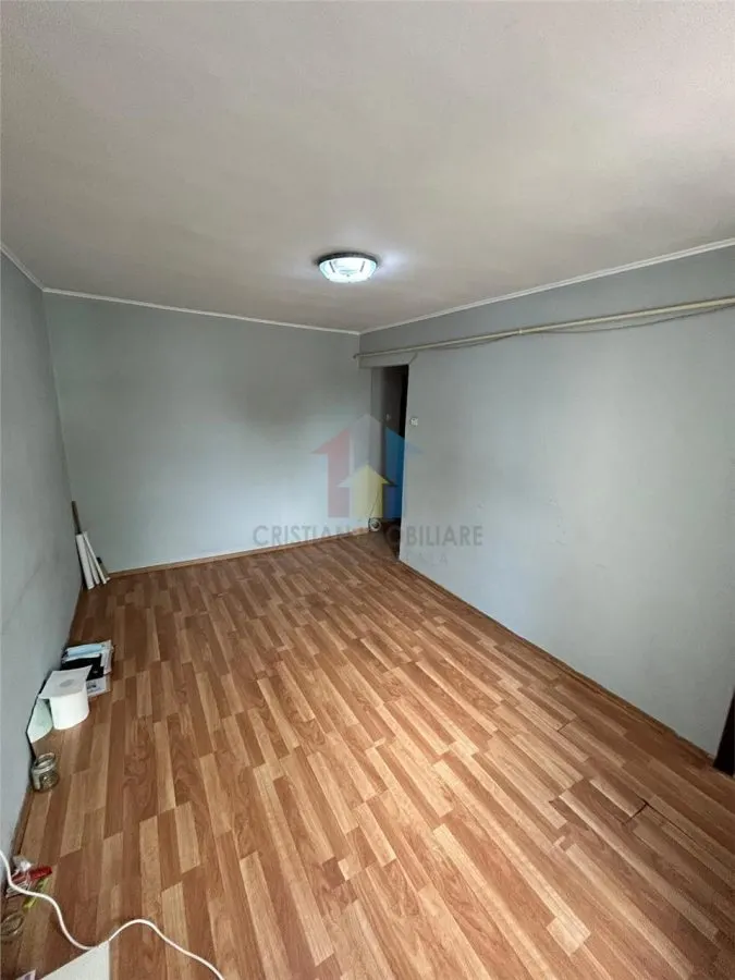 Etaj 1 Garsoniera, 26mp zona Gara Autogara - foto 3