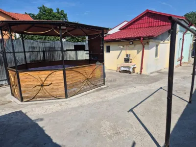 Centru, Bella Italia / Poem Cafe, 4 camere din Caramida, pretabil pentru 2 familii - Braila