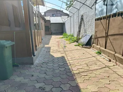 zona Gradinii Publice Casa pretabila pentru 2 familii 150mp utili cu 300mp teren - foto 6
