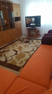 Apartament 3 camere zona Judetean ,parter,mobilat,renovat,150000 Euro - Brasov