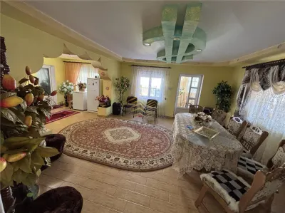 CASA + ANEXE GOSPODĂREȘTI+ GRĂDINA - foto 13