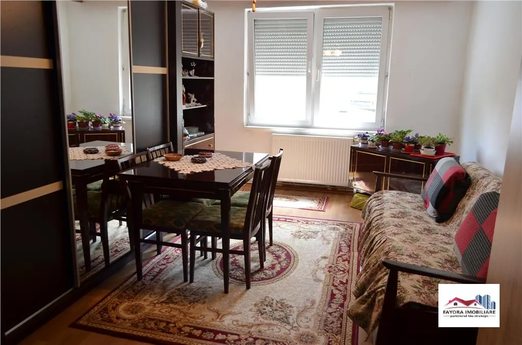 Ap. 3 Camere si 2 Bai cu Garaj de Vanzare Zona Corina - foto 1