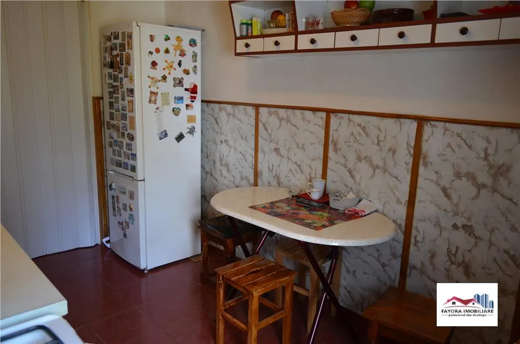 Ap. 3 Camere si 2 Bai cu Garaj de Vanzare Zona Corina - foto 7