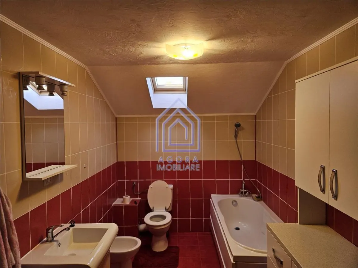 Suceava, casa deosebita in zona linistita. - foto 12