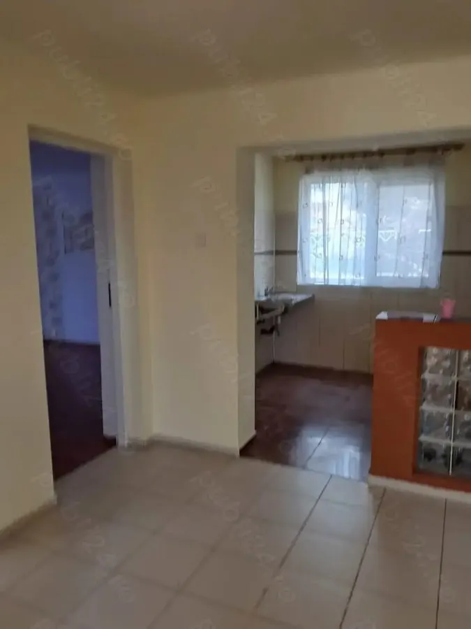 Vand casa cu teren in zona centrala Suceava - foto 1