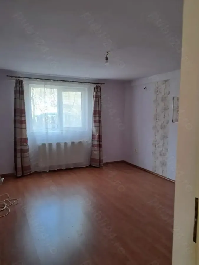 Vand casa cu teren in zona centrala Suceava - foto 2