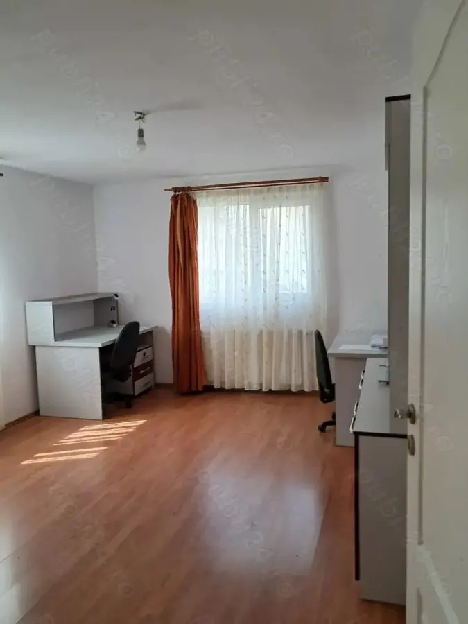 Vand casa cu teren in zona centrala Suceava - foto 3