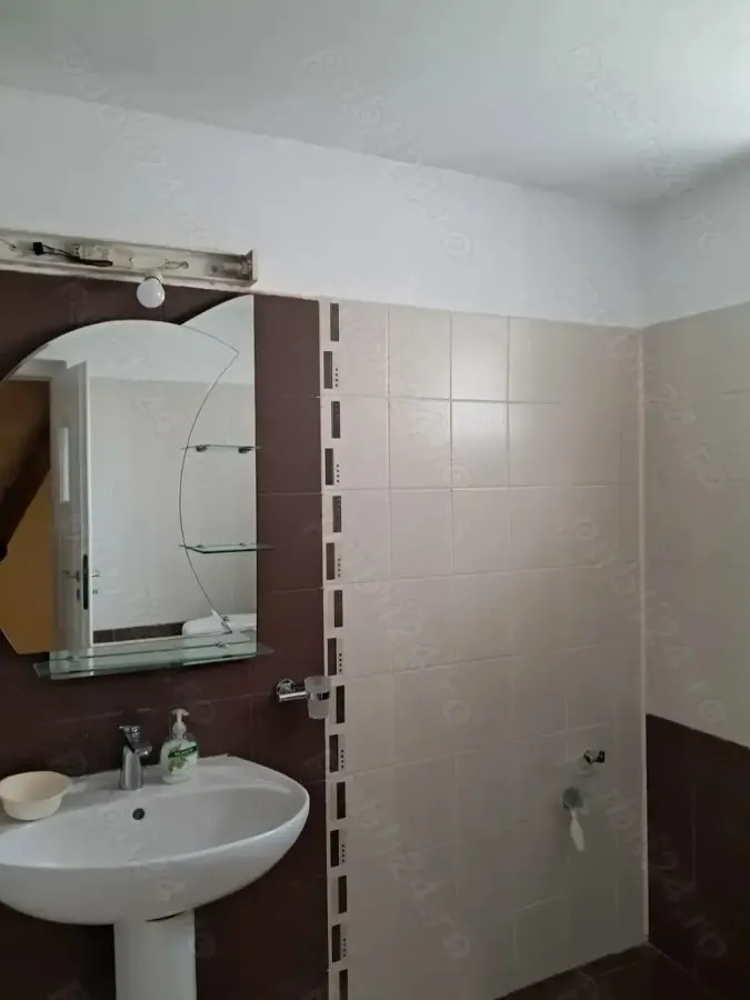 Vand casa cu teren in zona centrala Suceava - foto 6