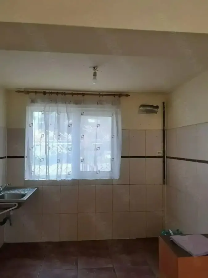 Vand casa cu teren in zona centrala Suceava - foto 8