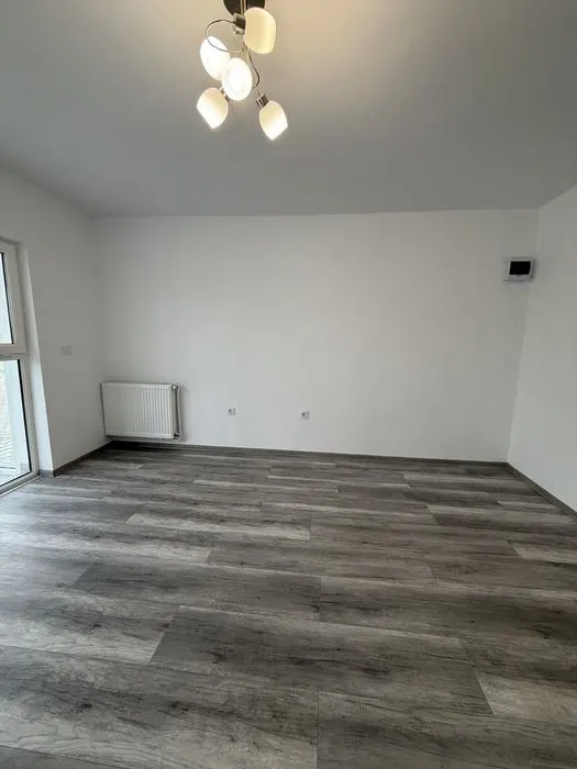Garsoniera 30 mp  - Suceava, central - curte privată și loc de parcare inclus - foto 4