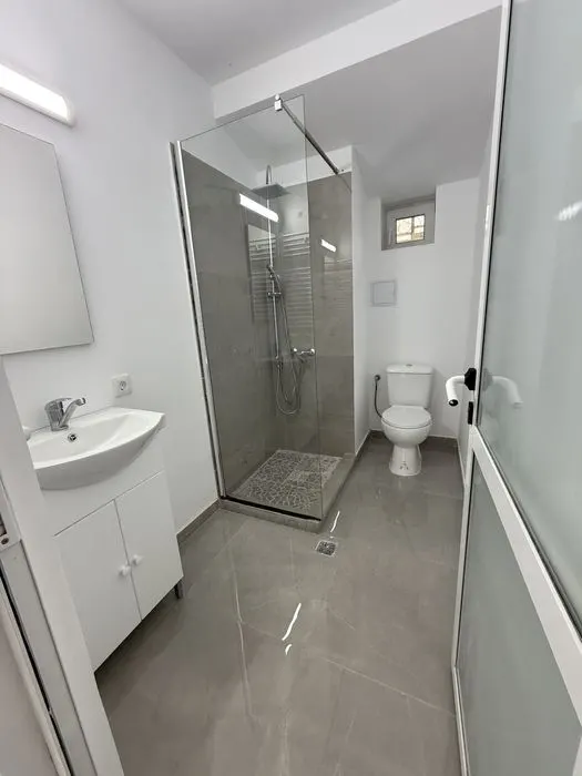 Garsoniera 30 mp  - Suceava, central - curte privată și loc de parcare inclus - foto 6