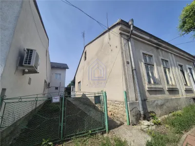 Casa tip duplex ultracentral 85 mp si 264 mp teren - Suceava