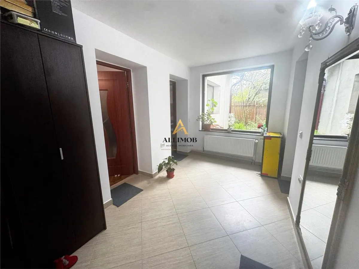 Casa de vanzare Ploiesti – Zona Sala Sporturilor | Complet renovata si consolidata în 2024 | Garaj | 99.000 Euro - foto 2