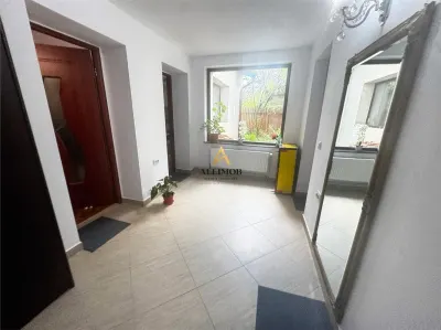 Casa de vanzare Ploiesti – Zona Sala Sporturilor | Complet renovata si consolidata în 2024 | Garaj | 99.000 Euro - foto 7