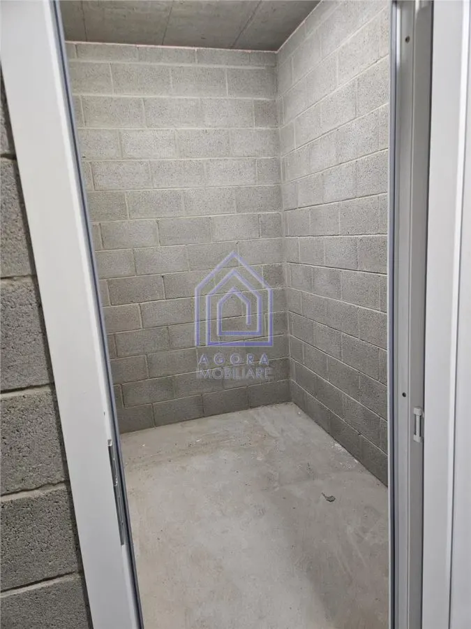 Apartament nou, mobilat ,utilat si boxa. Posibilitate parcare. - foto 13