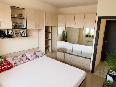 Apartament de închiriat – Etaj 6/8, zona Flora, garaj pentru depozitare - foto 3