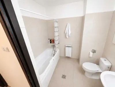 Apartament de închiriat – Etaj 6/8, zona Flora, garaj pentru depozitare - foto 7