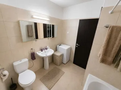 Apartament de închiriat – Etaj 6/8, zona Flora, garaj pentru depozitare - foto 8