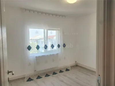 Apartament 2 camere decomandate, zona Ura - foto 3