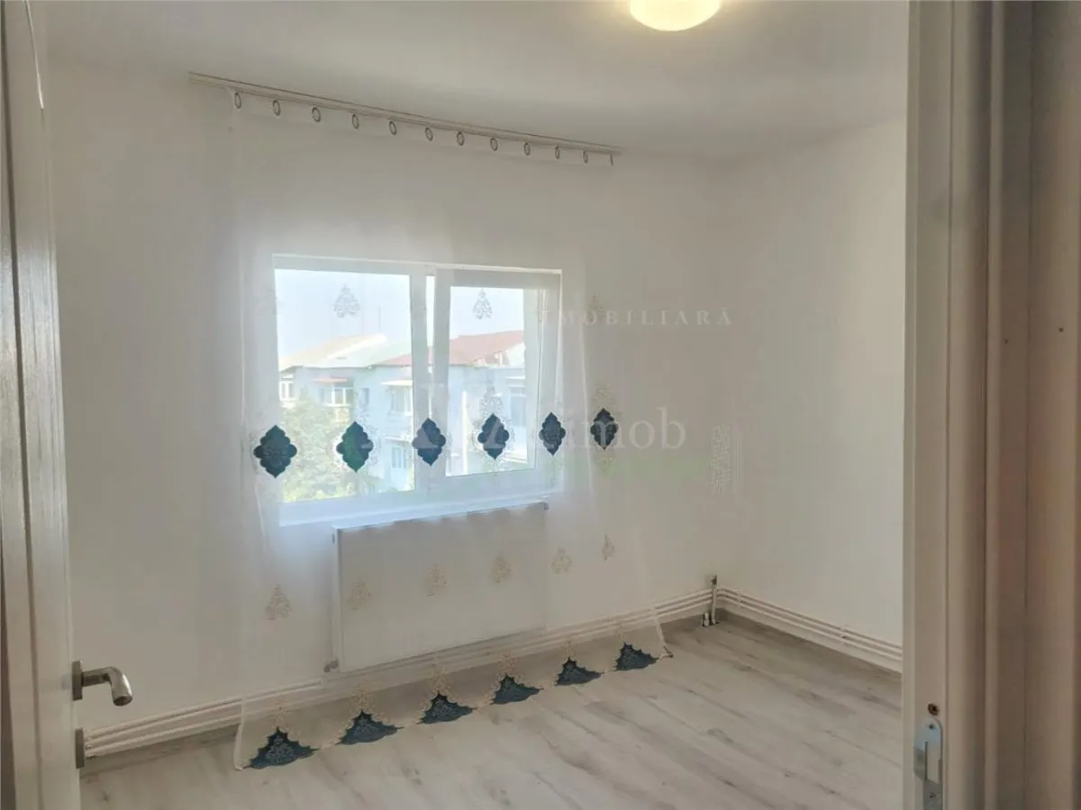 Apartament 2 camere decomandate, zona Ura - foto 3