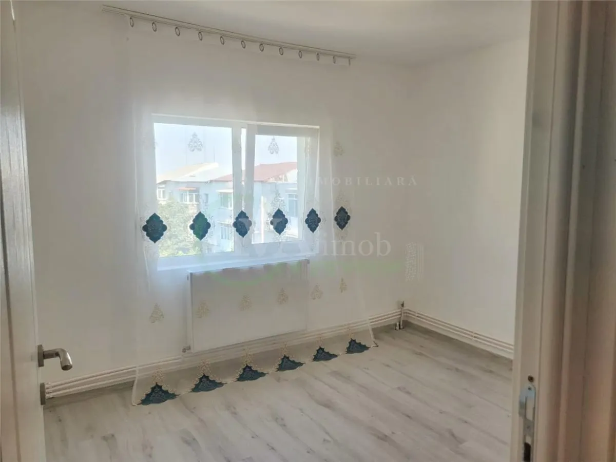 Apartament 2 camere decomandate, zona Ura - foto 4