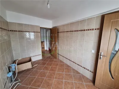 Apartament 4 camere decomandat Milcov-Bacau - foto 8
