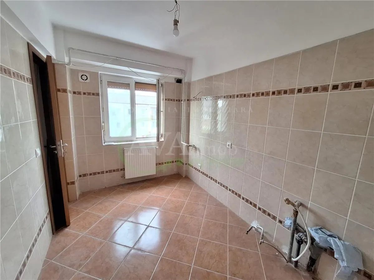 Apartament 4 camere decomandat Milcov-Bacau - foto 9
