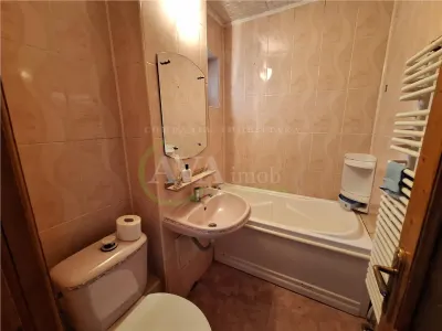 Apartament 3 decomandate, etaj 2, zona Milcov-Bacau - foto 6