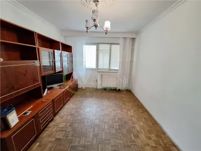 Apartament  2 camere semidecomandat etaj 1, zona Milcov - Bacau