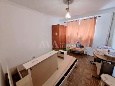 Apartament  2 camere semidecomandat etaj 1, zona Milcov - foto 2