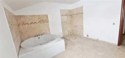 Casa 4 camere , 140 mp, teren 600 mp, zona Hemeius - foto 11