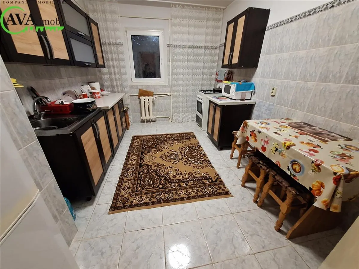 Apartament 4 camere decomandat,2 bai, zona Narcisa - foto 1