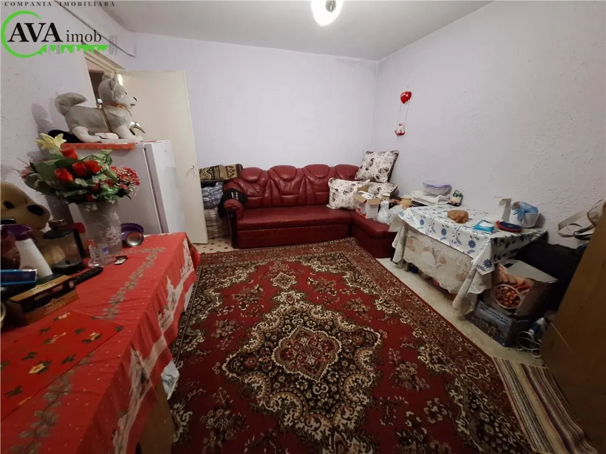 Apartament 4 camere decomandat,2 bai, zona Narcisa - foto 2
