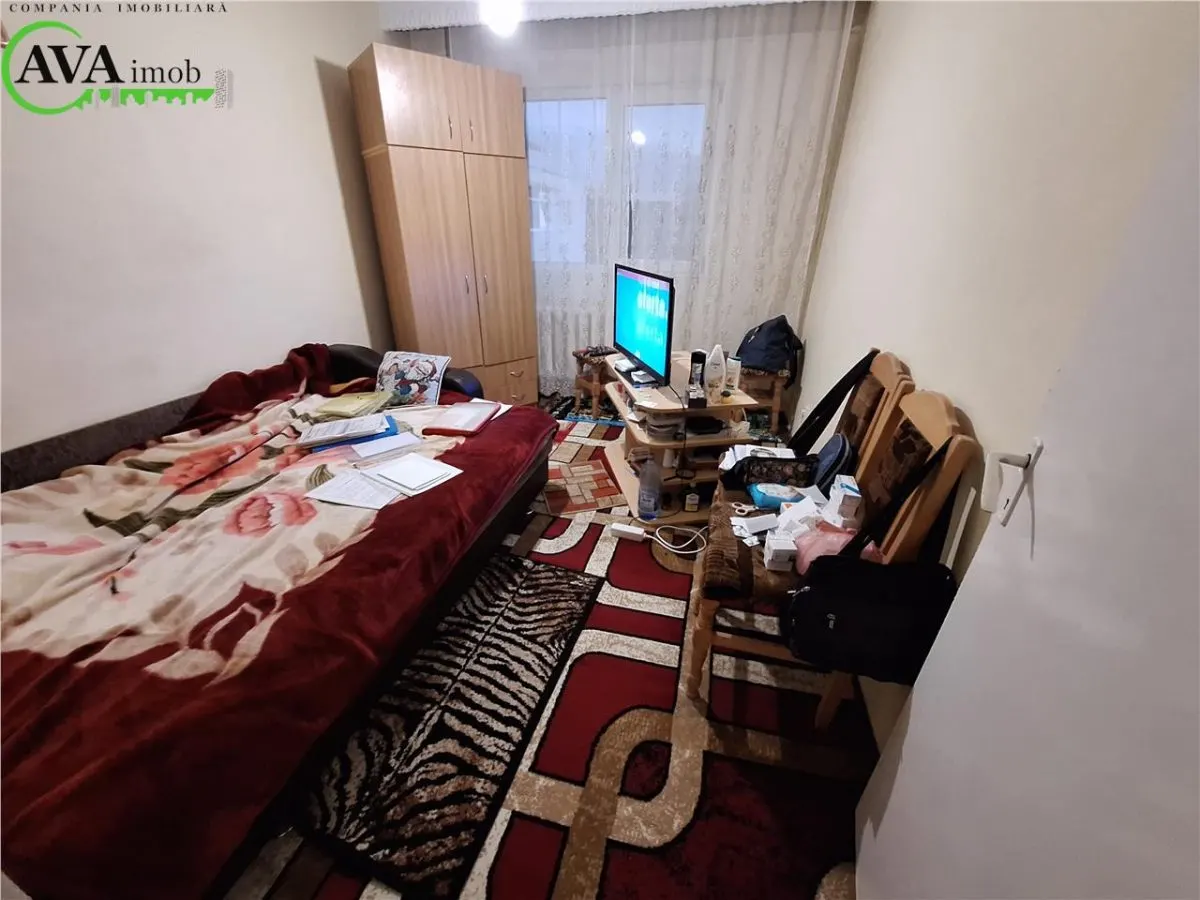 Apartament 4 camere decomandat,2 bai, zona Narcisa - foto 6