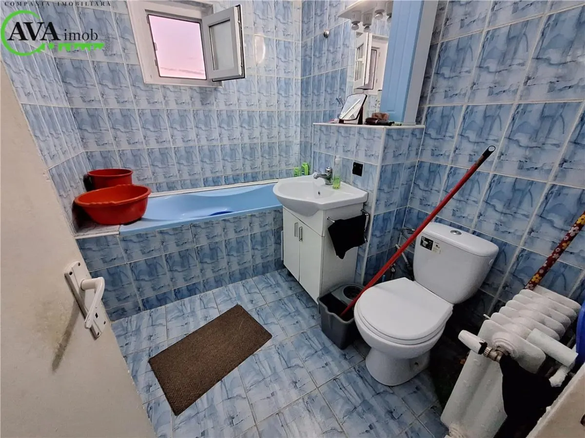 Apartament 4 camere decomandat,2 bai, zona Narcisa - foto 7