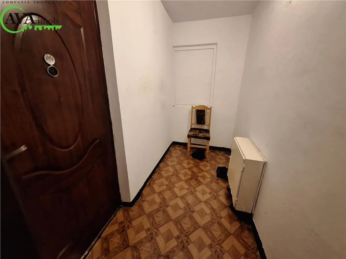 Apartament 4 camere decomandat,2 bai, zona Narcisa - foto 10