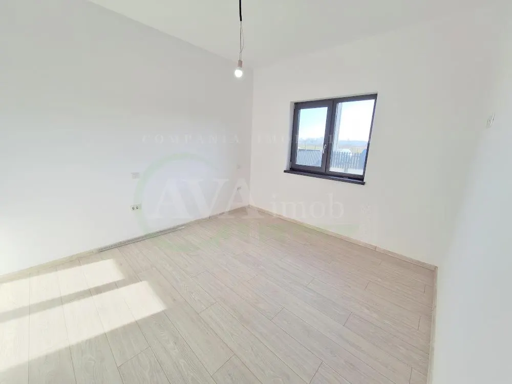 Casa parter, 72 mp, teren 270 mp, 3 camere, zona Hemeius - foto 2